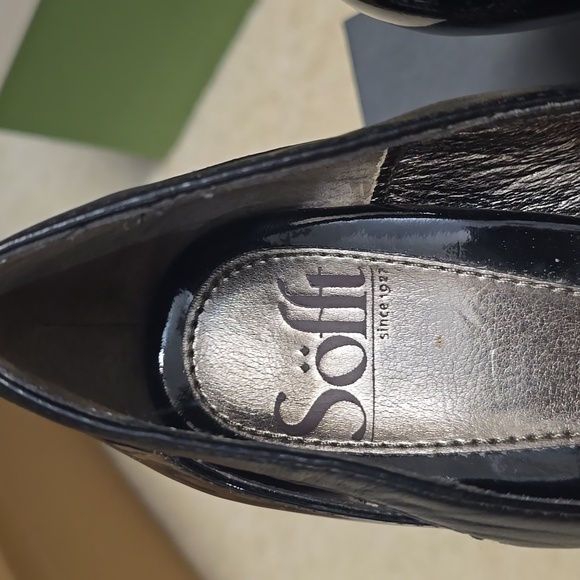 Soft Leather Black Pump - Picture 2 of 5